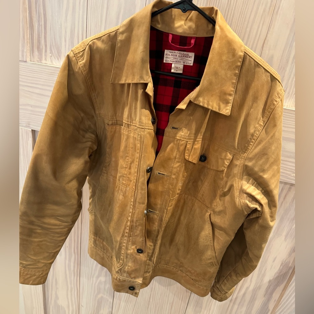 Filson men’s oiled jacket with rare red interior. Size Medium.